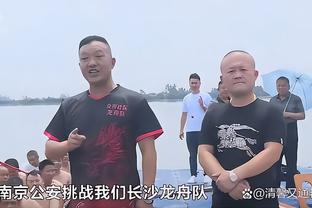 泰勒连续两罚被扑，梅西和阿尔巴笑嘻了